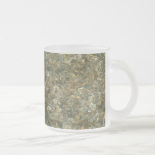 Muscheln unter plätscherndem Wasser Mattglastasse