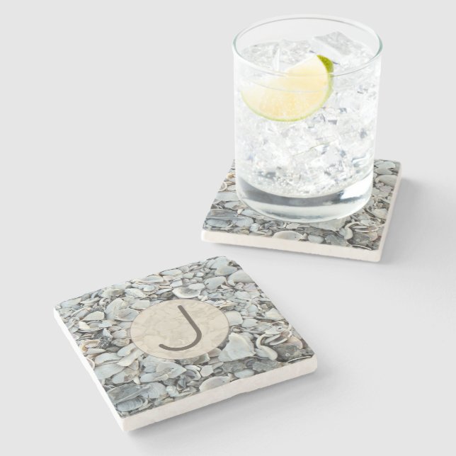 Muschelstrand-Monogramm-Design Steinuntersetzer (Seitenansicht)