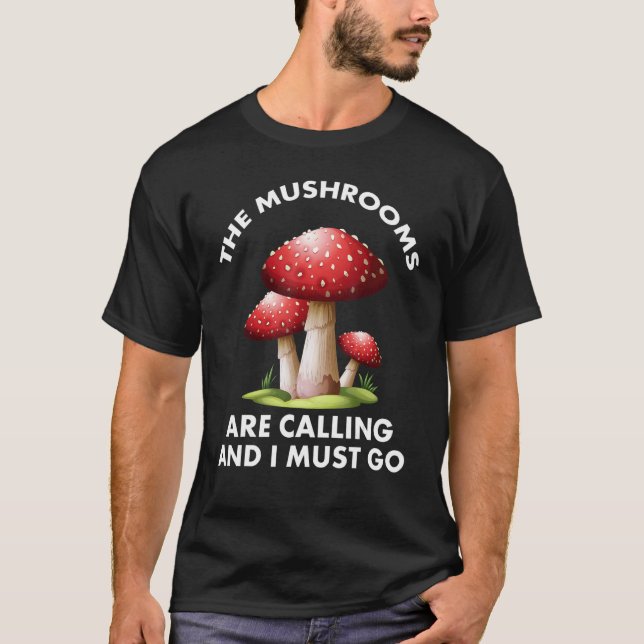 Mushrooms Are Calling And I Must Go Mushroom Hunti T-Shirt (Vorderseite)