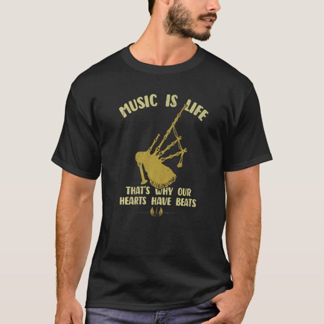 Music Is Life Our Hearts Have Beats Bagpipe Player T-Shirt (Vorderseite)