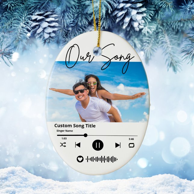 Music Scannable Code Our Song Couple Weihnachten Keramik Ornament (Music Scannable Code Our Song Couple Christmas Ceramic Ornament
)