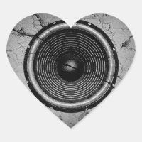 Musik-Lautsprecher an einer knackigen Wand