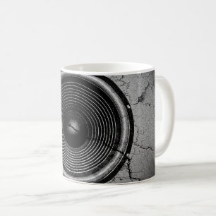 Musik-Lautsprecher an einer knackigen Wand Tasse