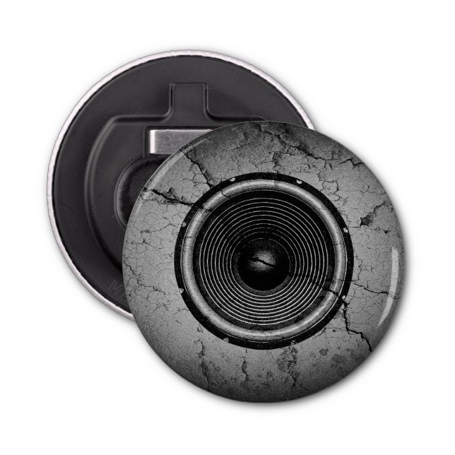 Musik-Lautsprecher auf einer gebrochenen Wand Flaschenöffner (Vorderseite)