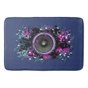 Musik-Lautsprecher und übereinander gelegte Farbe Badematte