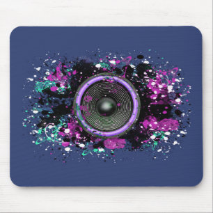 Musik-Lautsprecher und übereinander gelegte Farbe Mousepad