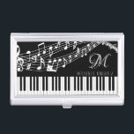 Musiknoten Piano Monogramm Name benutzerdefinierte Visitenkarten Dose<br><div class="desc">Personalisiertes, benutzerdefiniertes Visitenkartengehäuse mit Klaviertastatur und Musikmitarbeitern mit Noten in Ihrer Auswahl an Grafiken und Hintergrundfarben (in Weiß auf Schwarz dargestellt) und Erstausstattung in Ihrer Auswahl an Schriftart-Stilen und Farben, um Ihr eigenes individuelles Aussehen zu schaffen. HILFE: Für Hilfe bei der Modifizierung oder Personalisierung des Designs, bei Farbänderungen, bei der...</div>