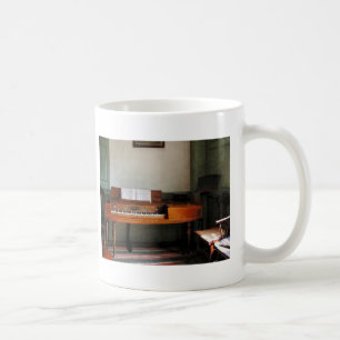 Musiksaal mit Piano Tasse