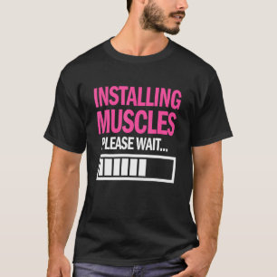 Muskel installieren Bitte warten lustige Kleidung T-Shirt