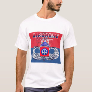 "Muss haben" 82. Im Flugzeug Division T-Shirt