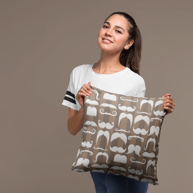 Mustaches dekoratives Kissen (Von Creator hochgeladen)