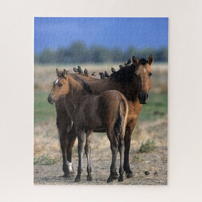 Mustang Mare und Foal Stehend mit Vögeln Puzzle (Vertikal)