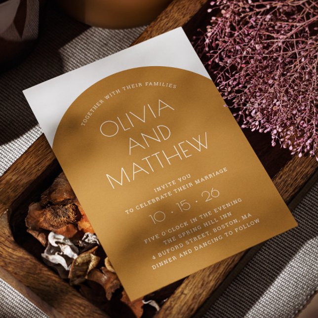 Mustard gelb moderne Typografie Bogen Hochzeit + Q Einladung (Von Creator hochgeladen)