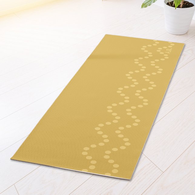 Mustard Yellow Minimal Dotted Wavy Lines Initials Yogamatte (Von Creator hochgeladen)