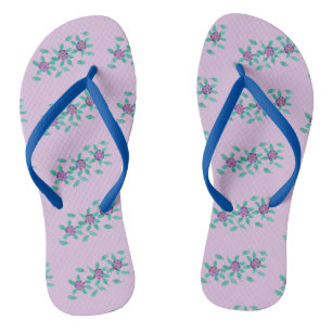 Muster aus drei lila Blumen Florale FlipFlops
