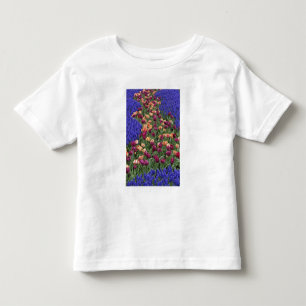 Muster aus Tulpen und Traubenhyazinthenblüten, Kleinkind T-shirt