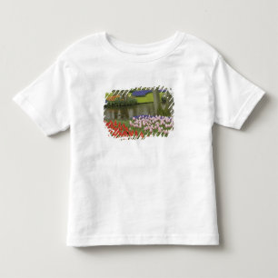 Muster aus Tulpen und Traubenhyazinthenblüten, Kleinkind T-shirt