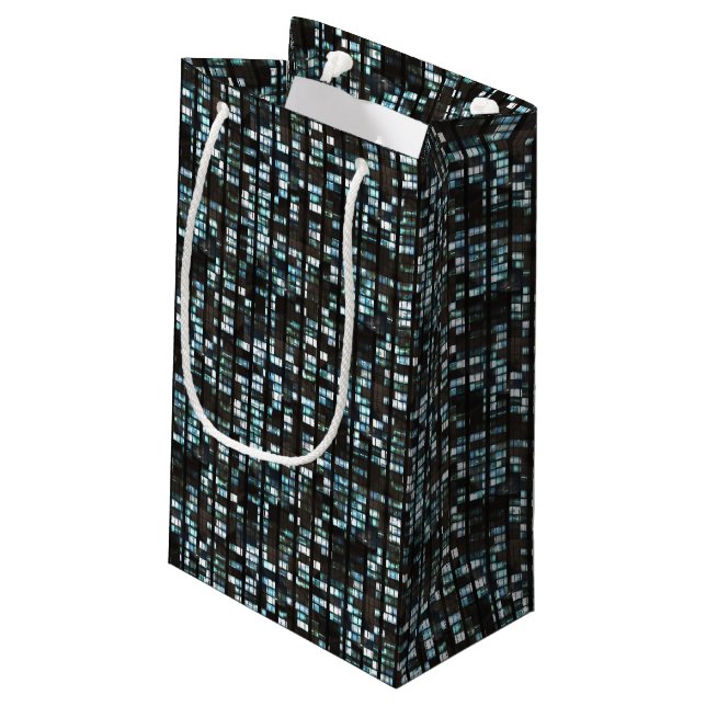 Muster beleuchteter Fenster Kleine Geschenktüte (Rückseite Schrägansicht)
