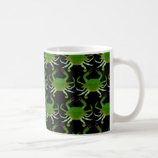Muster der blauen Krabbe im Schwarzen Tasse