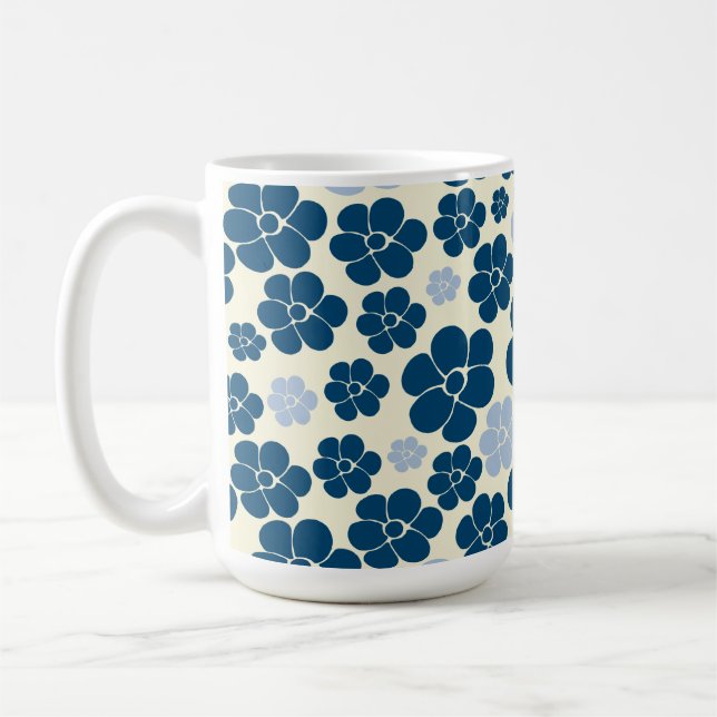 Muster der Blume - Dunkelblau, hellblau und cremef Kaffeetasse (Links)