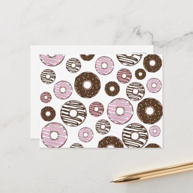 Muster der Donuts, rosa Donuts, braune Donuts Postkarte (Vorderseite/Rückseite Beispiel)