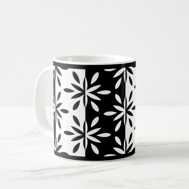 Muster der grafischen Blume Schwarz/Weiß C Kaffeetasse (Vorderseite Links)