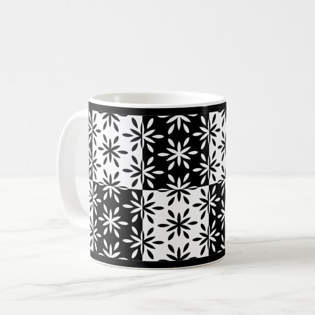 Muster der grafischen Blume Schwarz/Weiß Kaffeetasse (Vorderseite Links)