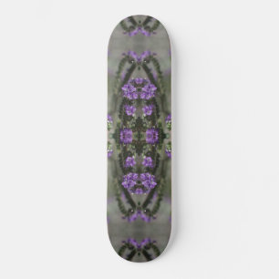 Muster der lila Wildblume Skateboard