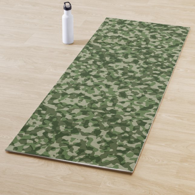 Muster der militärischen Camouflage im grünen Wald Yogamatte (Beispiel)