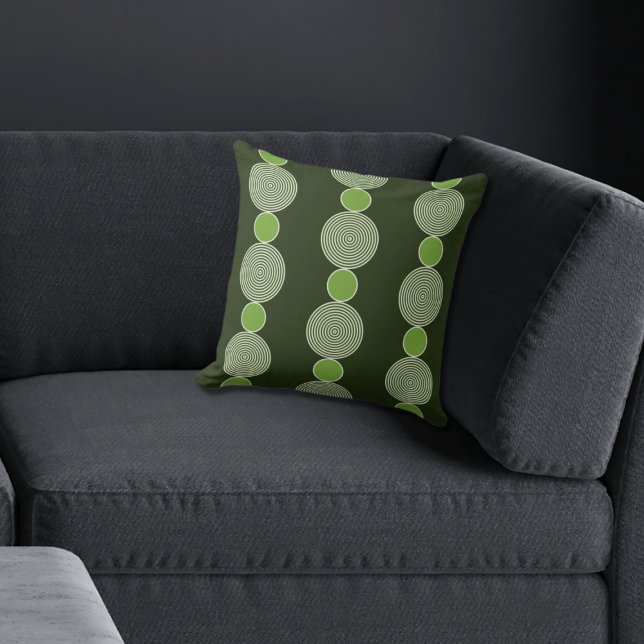 Muster der regelmäßigen grünen Kreislauflinie Kissen (Green Pillow on Anthracite Couch)
