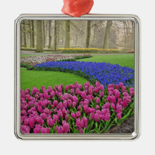 Muster der Traubenhyazinthe, Tulpen und 2 Ornament Aus Metall