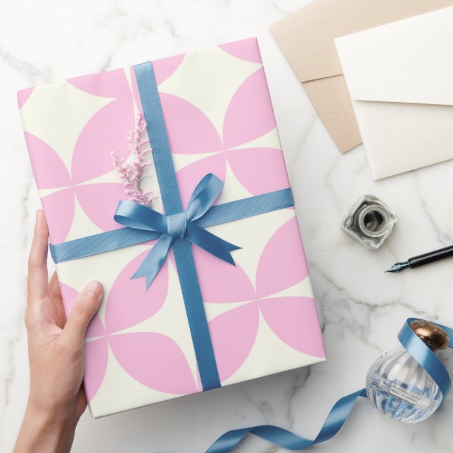Muster des geometrischen rosa Mittelzentrums Geschenkpapier (Schenken)