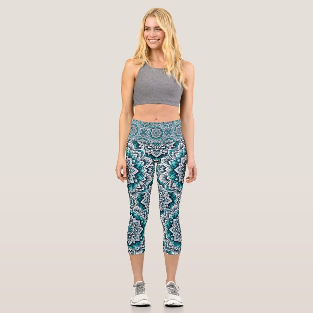 Muster für aquamarine Mandalas Capri Leggings (Vorderseite)