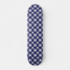 Muster für blaue und weiße Shibori-Kreise Skateboard