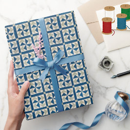 Muster für blaues und weißes Pinwheel Geschenkpapier