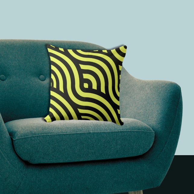 Muster für gelbe und schwarze Streifen Kissen (Wavy Yellow & Black Stripes Pattern Throw Pillow)