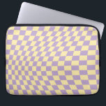 Muster für Lavendel- und Gelbkarton-Karo Laptopschutzhülle<br><div class="desc">Schachbrettmuster - lila und gelber verdrillter Karo / gewellter und verdrillter Schachbrett.</div>
