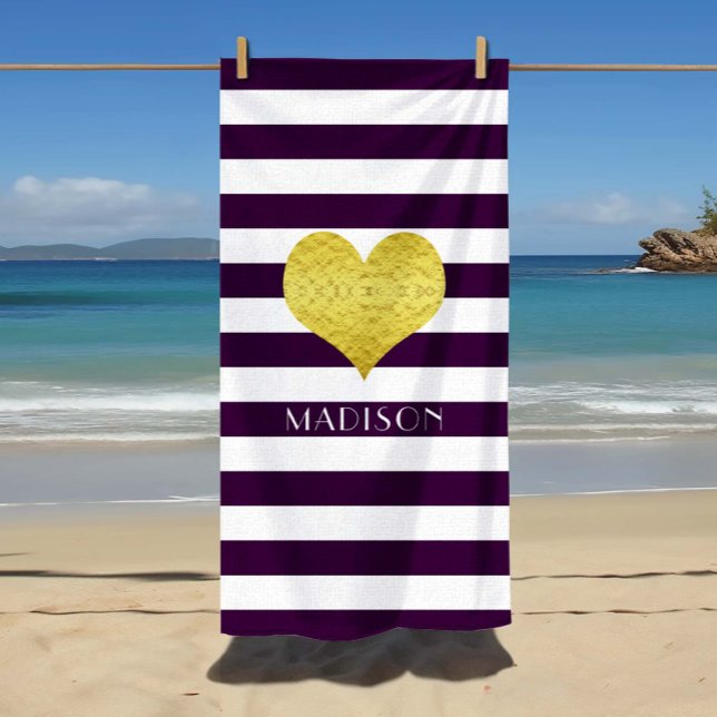 Muster für Lila Streifen: Strandtuch (Gold Heart Name Purple Stripes Pattern Beach Towel.)