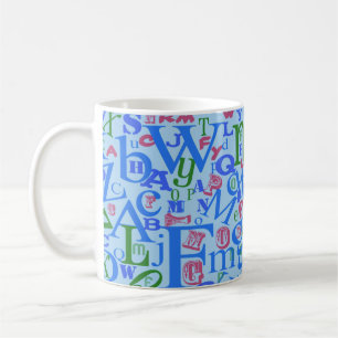 Muster für phantastische blaue Buchstaben Tasse