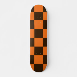 Muster für schwarze und orange eckige Quadrate Skateboard