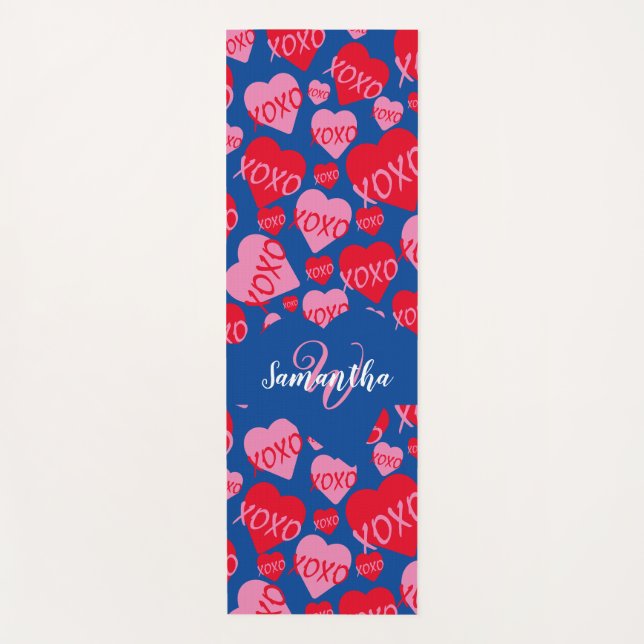 Muster Herz XOXO Liebe Rot Rosa Blau Monogramm Yogamatte (Vorderseite)