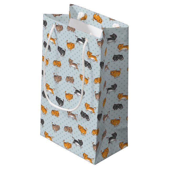 Muster mit lustigen Katzen Kleine Geschenktüte (Rückseite Schrägansicht)