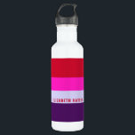 Muster Rot, Rosa und Lila Streifen Edelstahlflasche<br><div class="desc">Bleibe in Stil mit der roten,  rosa und Lila Streifen Muster Edelstahl Wasserflasche. Mit seinem kühlen gestreiften Design behalte diese haltbare und isolierte Flasche Ihre Getränke bei perfekter Temperatur und sorgt für eine lebendige Touch. Ideal für Arbeit,  Reisen,  Trainings oder als stilvolles Geschenk für diejenigen,  die farbenfrohe Accessoires Liebe.</div>