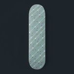 Muster-Rückwandplatine Skateboard<br><div class="desc">Schnallen Sie sich an. Dieses Design-Skateboard für Retro-Flugzeugmuster ist zum Start bereit. Das Design umfasst die Linien roter, königsblau und weißer moderner Flugzeuge aus der Mitte des Jahrhunderts, die über einen stahlblauen Hintergrund fliegen. Die zarten Streifen in Orange, Kalkgrün und Grau sowie die aquamarinen Punkte verleihen diesem skurrilen Stück Americana...</div>