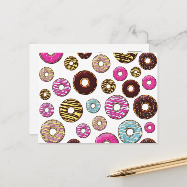 Muster von Donuts, farbenfrohe Donuts, Sprinklen Postkarte (Vorderseite/Rückseite Beispiel)