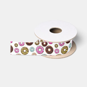 Muster von Donuts, farbenfrohe Donuts, Sprinklen Satinband