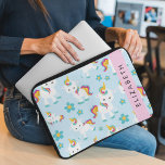 Muster von Einhörnern, Niedlichen Einhörnchen, Ihr Laptopschutzhülle<br><div class="desc">Niedliche,  lustige und bezaubernde Einhörner und Blume. Modernes und trendiges Geschenk,  perfekt für den einsamen Liebhaber in Ihrem Leben. Personalisieren Sie diese durch Hinzufügen von Namen,  Spitznamen,  Monogramm oder Initialen.</div>