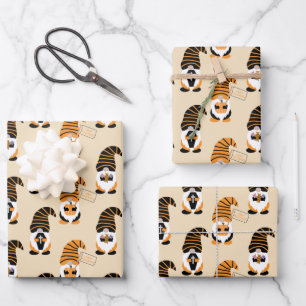 Muster von Gnomen, Halloween-Gnomen-Trick oder -Be Geschenkpapier Set