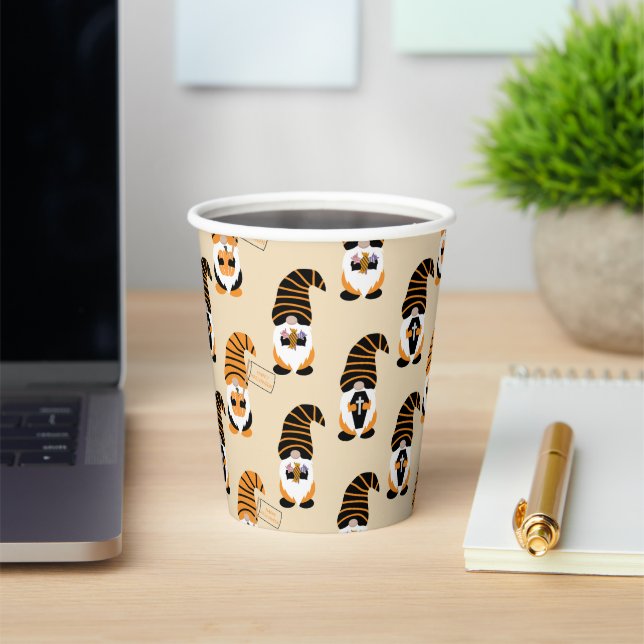 Muster von Gnomen, Halloween-Gnomen-Trick oder -Be Pappbecher (InSitu)