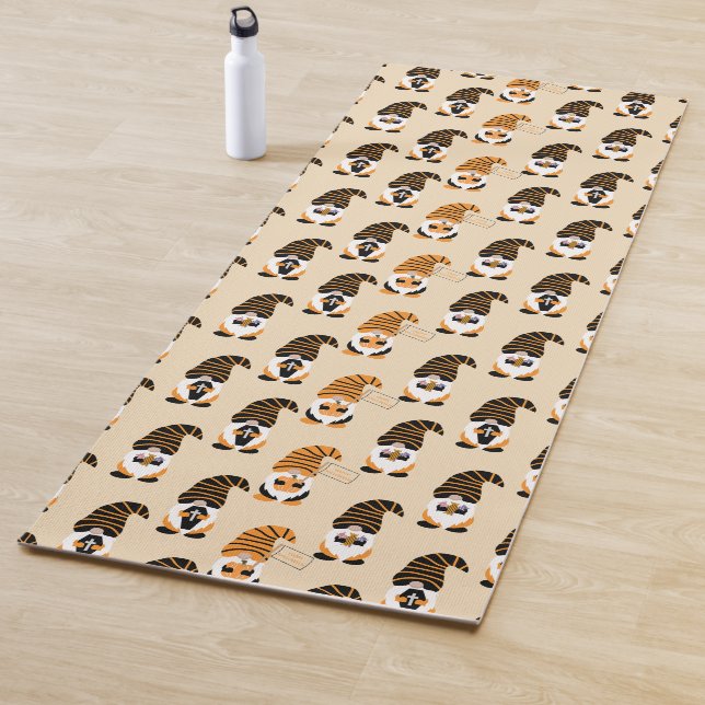 Muster von Gnomen, Halloween-Gnomen-Trick oder -Be Yogamatte (Beispiel)